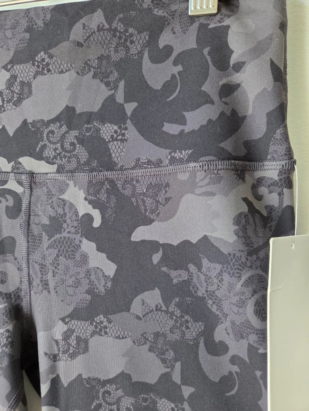 NWT LULULEMON WUNDER TRAIN PRINTED LEGGING HI RISE TIGHT 28